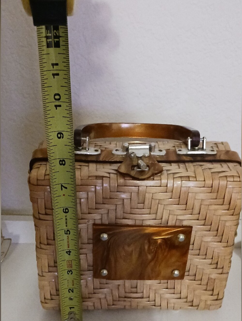Lesco Lona Made In Hong Kong Vintage Woven Basket Style Purse w/ Lucite Accents - Picture 15 of 16
